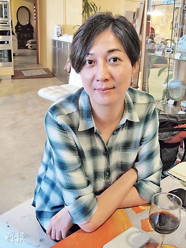 <em>成龙</em>旧爱<em>吴绮莉</em>否认绯闻 称<em>女儿</em>会为自己觅男