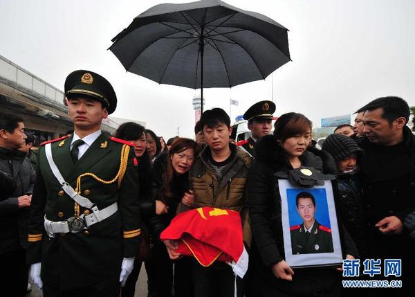 救火烈士孙络络魂归故里|烈士|武汉