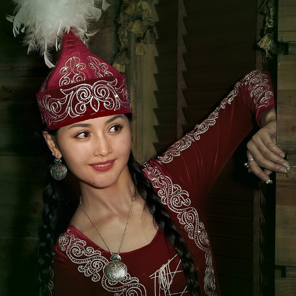 哈萨克中国人的由来 [wzg198206] 一部讲述美丽哈萨克族女人和狼群的