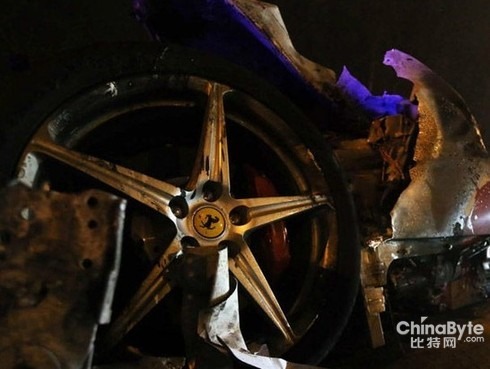 北京豪车法拉利解体现场 驾驶安全不容忽视