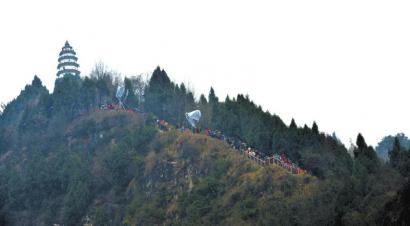 阆中 20 万市民登高健身游百病|公园|健身