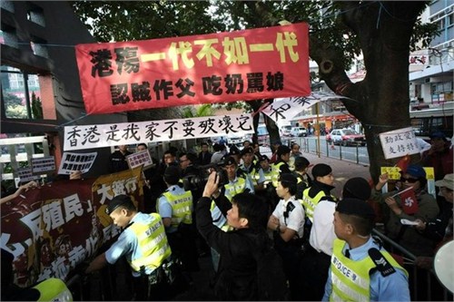 香港爱港团体与反内地组织冲突。