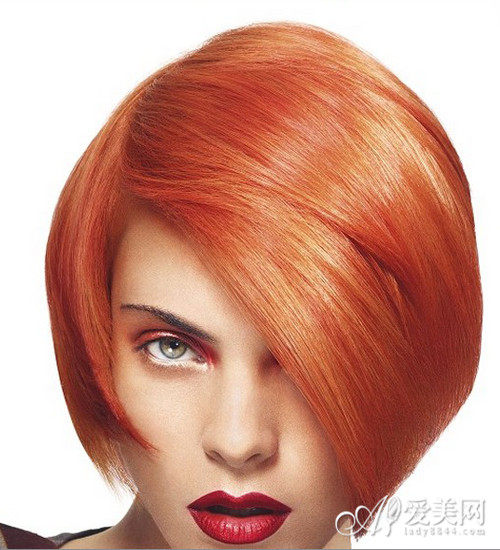 橘红色头发二:   这款不对称的女生短发发型,三七分的造型,搭配橘红色