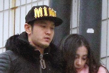 黄晓明携angelababy回老家探亲