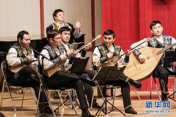 哈萨克国家艺术大学举办民俗音乐会(高清组图