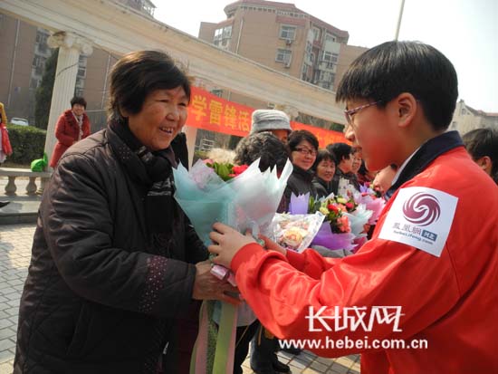 鲜花送雷锋 善美在省城 网络公益活动3月1日启