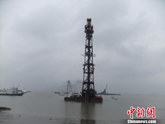 3月1日，世界首座跨度超千米公铁两用桥打下第一桩。 陆建国 摄