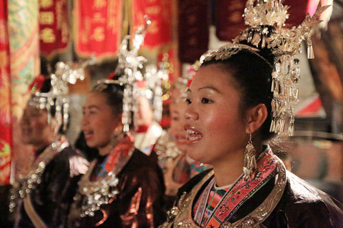 广西三江:鼓楼里唱侗族大歌迎盛会|侗族|口传