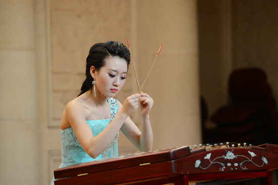 孙艺菲:高山流水 知己琴缘 与扬琴相伴一生|演奏家|色彩性_凤凰娱乐