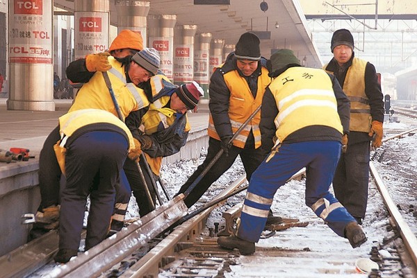 哈尔滨工务段加大线路检查和保养力度|线路|职