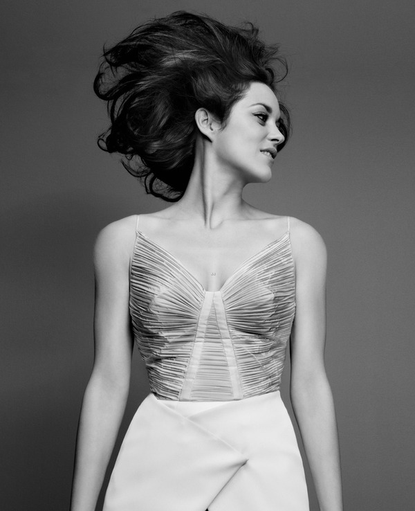 玛丽昂·歌迪亚代言Lady Dior最新宣传照 诠释