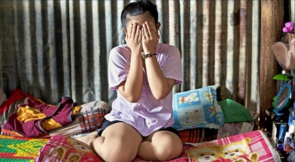 　　现年17岁的柬埔寨少女达拉的童真是在12岁时被出卖的。图片来源：网页截图