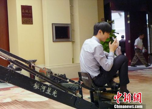 《亿万继承人》愚人节玩整人游戏 于小彤被捉