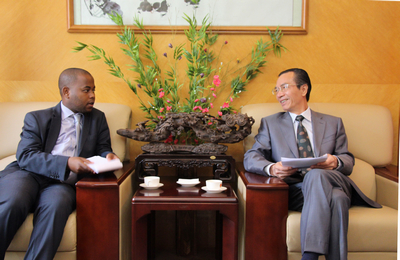 驻莫桑比克大使李春华会见莫全国青年委员会主席