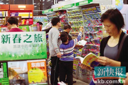 深夜商场打烊,谁还来买书?|书店|广场