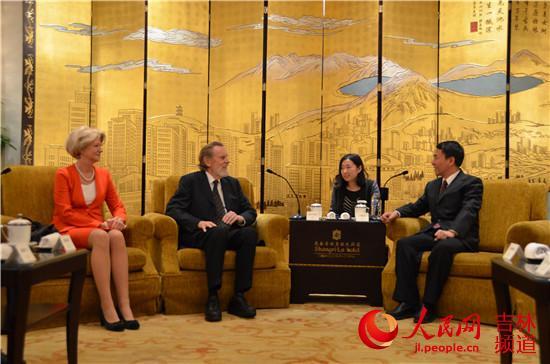 《大开放》全球版权签约仪式在长春举行