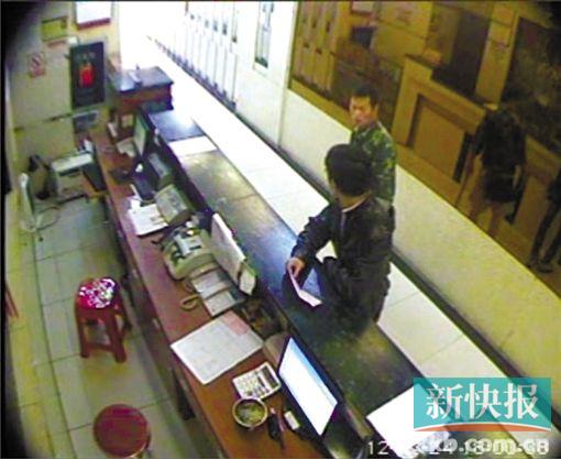 对视■宾馆监控视频截图。