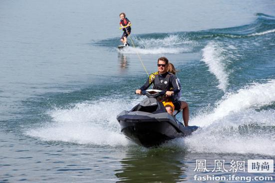 brp庞巴迪spark水上摩托艇成为本季最酷流行配