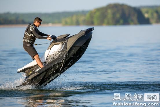 BRP庞巴迪SPARK水上摩托艇成为本季最酷流