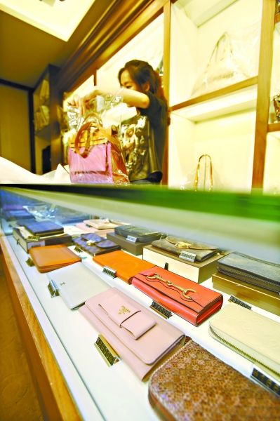 武汉奢侈品回收寄卖量暴增 去年国际奢侈品在