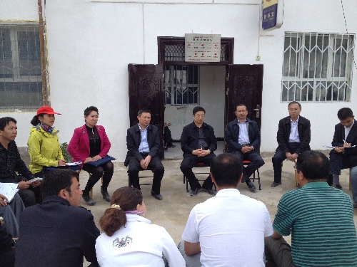 李学军到和田地区皮山县看望住村干部|党组织