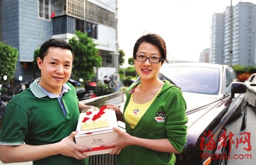 劳斯莱斯送幸运蛋糕 百份费列罗一抢而空|官微