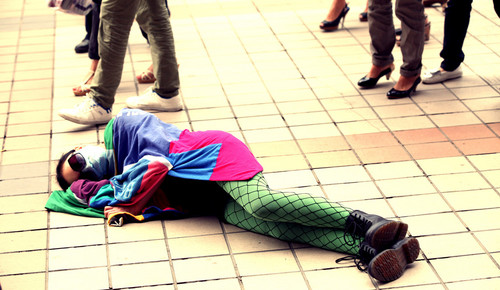 张瑶拍《整容日记》地上摔 电影界拼命三娘|张