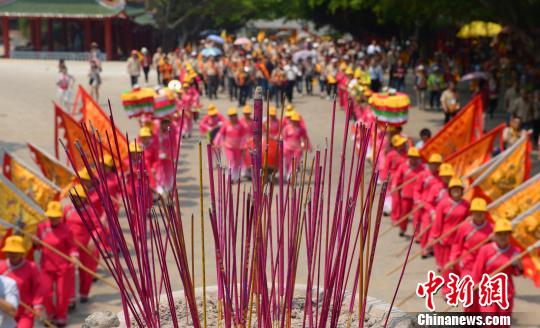 台湾瑞安宫230余名妈祖信众至湄洲岛谒祖|妈祖