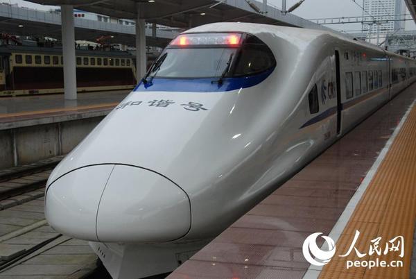 高清:南广铁路广西段开通运营_凤凰资讯