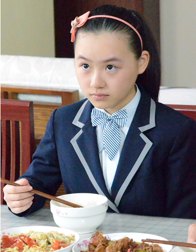 《爸爸是条龙》上海热拍 徐黄丽学霸妆雷人_凤凰娱乐