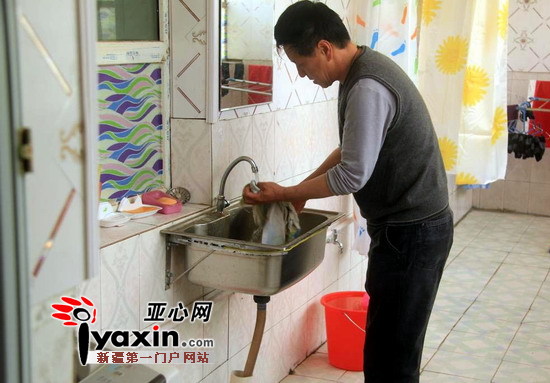 早晨8:30,小组成员起床后进行简单的梳洗。