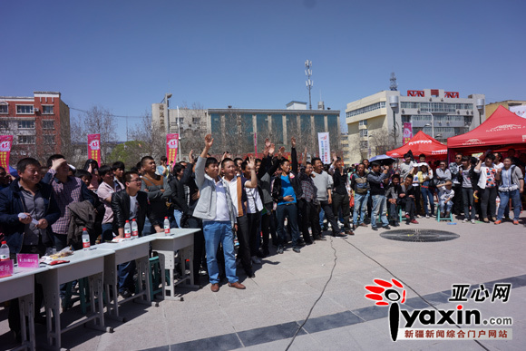 12准备上台表白的男嘉宾早已按捺不住。 亚心网记者 曹馨月摄影