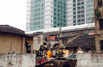 上海居民楼坍塌