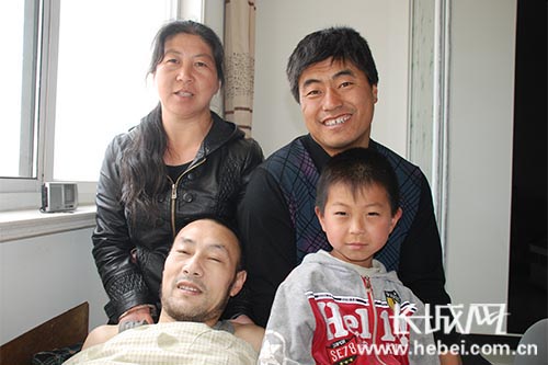 一家人的幸福合影。 黄永利 摄