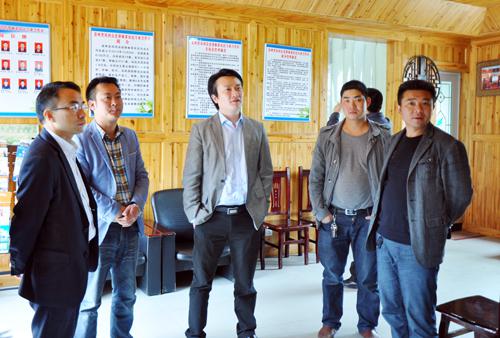 在连帮林茶农民专业合作社办公室调研