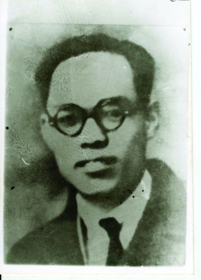 鲁冰花开低声部歌谱-(18951931),第五届中央政治局常委.以中央委员身份出席会议. (