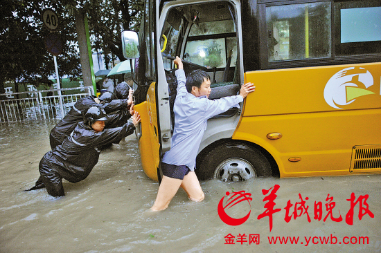 深圳遭遇6年来最强暴雨 雨情将持续多日
