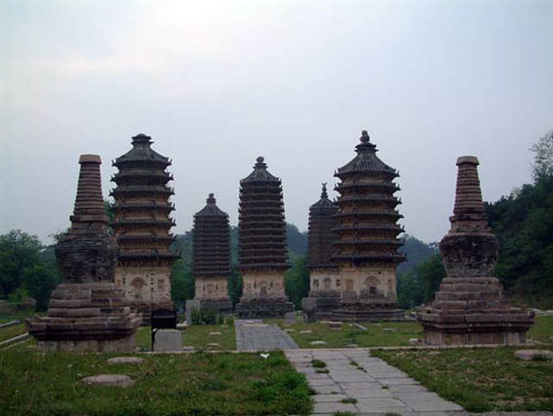 等险隘以及明代陵寝,今是首都卫星城,这里自然风光秀美,文物古迹众多