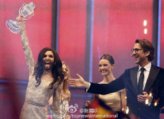 今年的欧洲歌唱大赛上，来自奥地利的肯奇塔得到了冠军