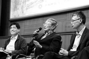 从左至右依次为：董世骏、李泽厚、杨国荣
