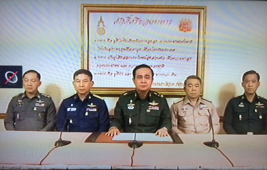 泰国军方通过国家电视台直播宣布接管政权（电视画面翻拍）。
