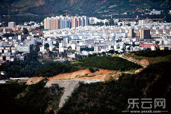 转型中的东川产业园区.本报记者 丁明 摄