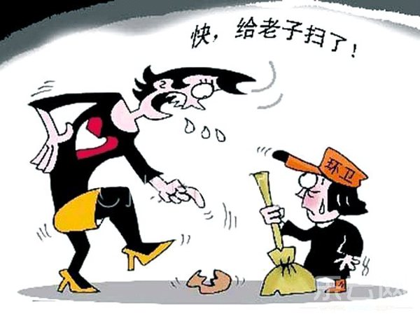 环卫:劝不住市民乱扔垃圾 社区:公厕少是随地大