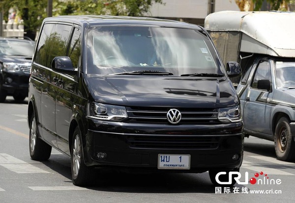 泰军方传唤前看守总理英拉 内阁亲信多人参加