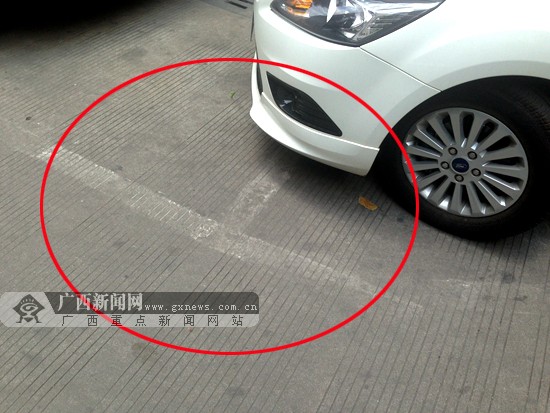 南宁:市民路边停车被拖走 质疑交警 选择性执法