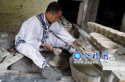 滚动新闻  今视网5月27日景德镇讯(记者 周雨)景德镇陶瓷文化历经千年