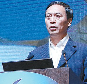 　　 宁海县委书记褚银良致欢迎词。