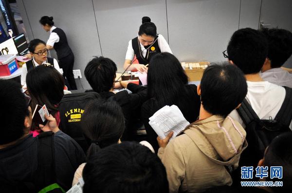 持续雷雨致广州白云机场航班延误|延误|航班_凤