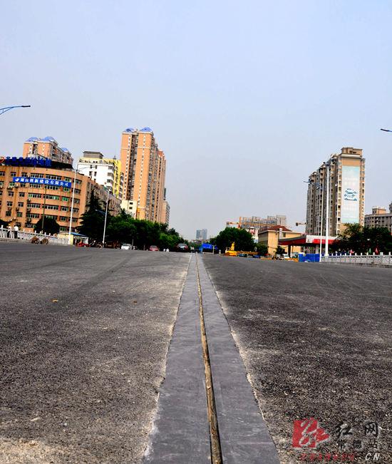 已经修好的柏园桥。