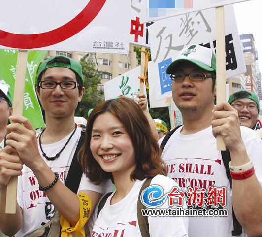 全球化时代 台湾年轻人外表光鲜精神复古_凤